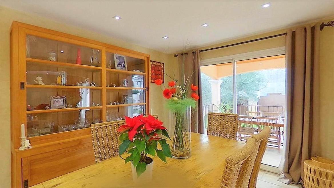 Belle Arlesienne Avec Piscine, Terrasse, Jardin, Garage * Arles